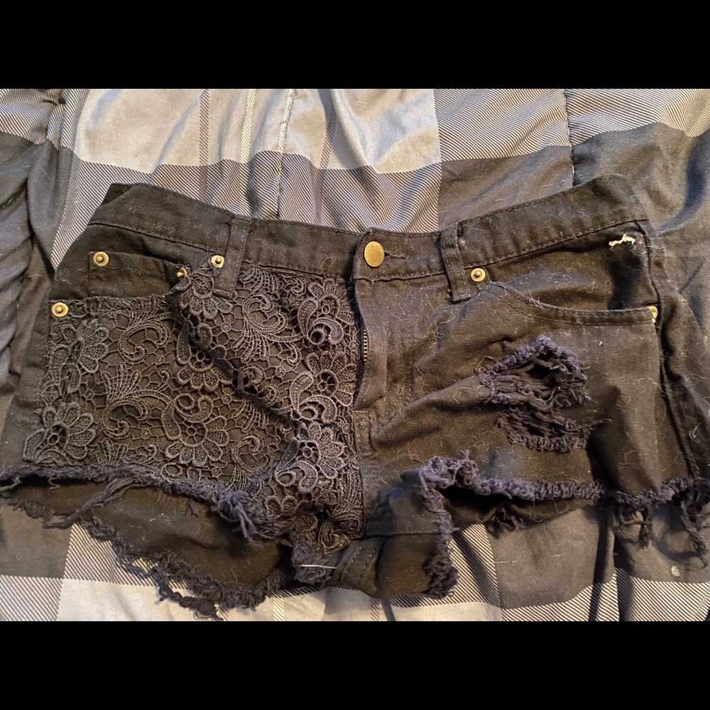 Cute black short short. Frayed at the bottom.